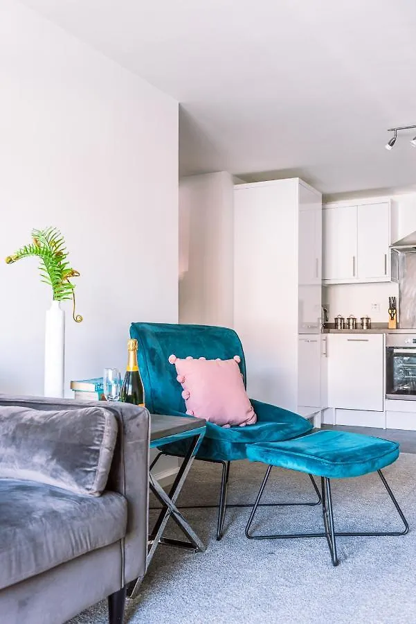 2 Bed Boutique Apartment With Free Parking York