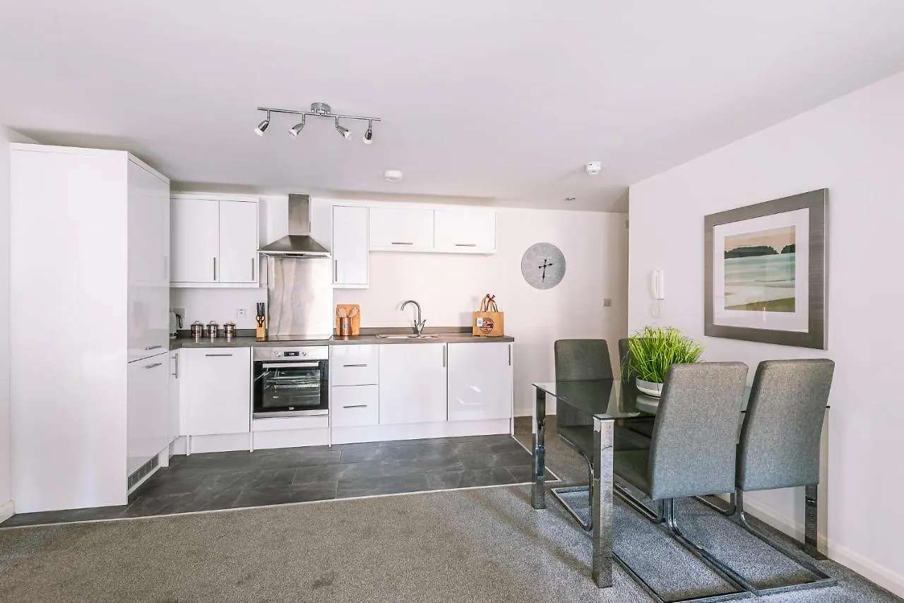 2 Bed Boutique Apartment With Free Parking York 0*,
